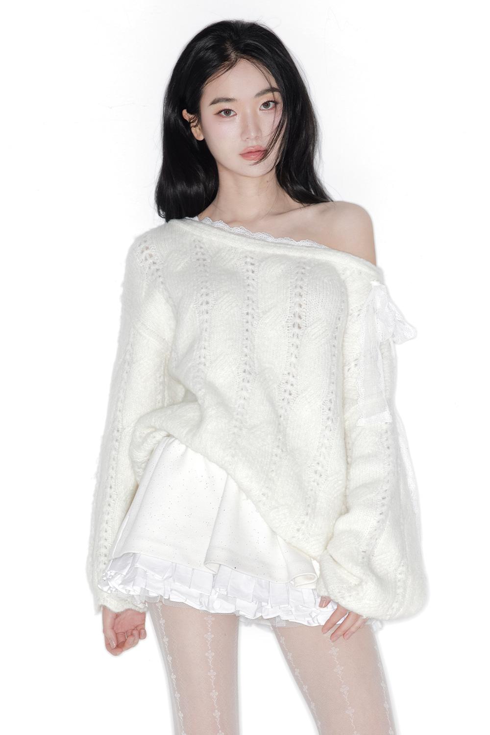 [2월 10일 순차배송] SOFT VEIL OFF SHOULDER KNIT_TT6S302IV