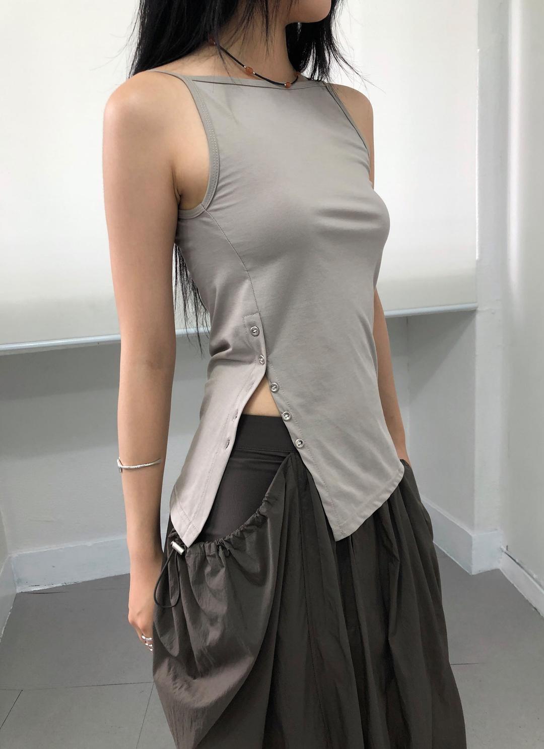 Slit botton sleeveless (2C)