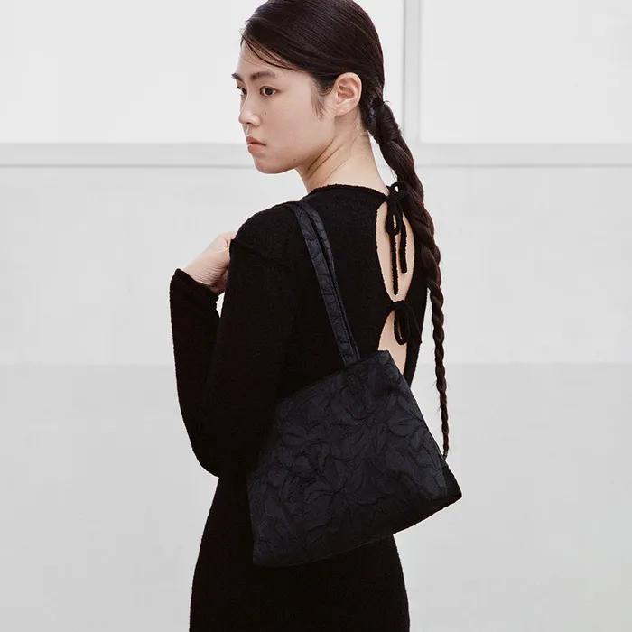 tae jacquard shoulder bag (black)