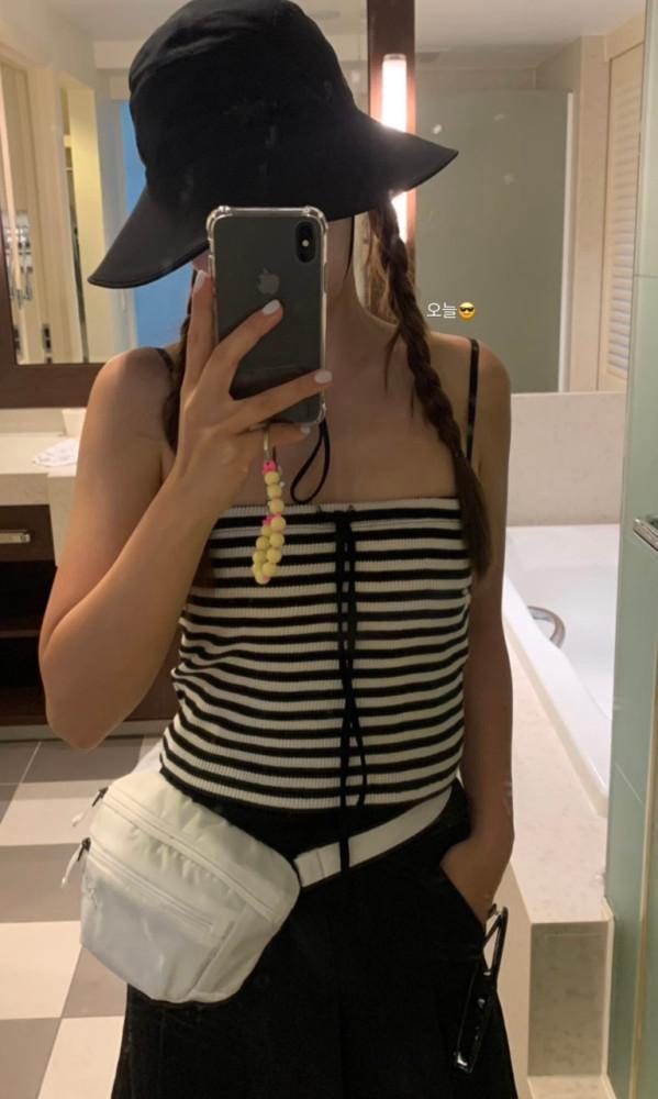 [당일] 위아 몬타나 탑 뷔스티에 튜브탑 나시