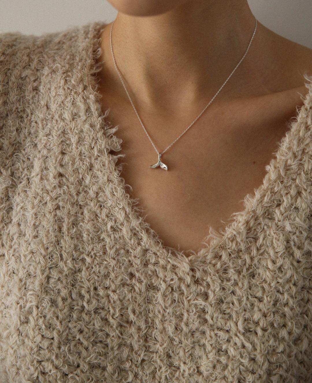 WHALE TAIL NECKLACE