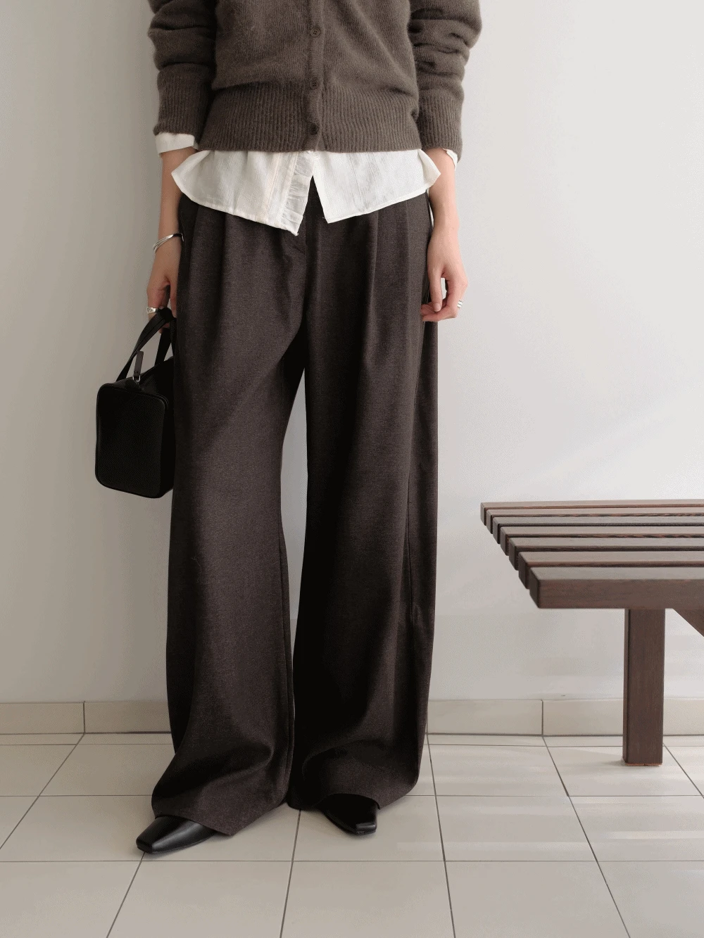 마르네 버클 핀턱 팬츠