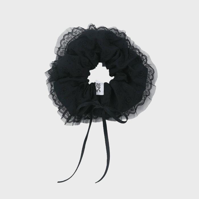 RIBBON LACE SCRUNCH (BLACK)