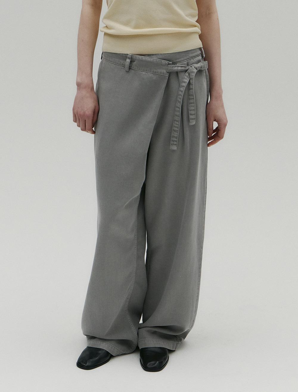 GARMENT-DYED SOFT DENIM WRAP TROUSERS [GREY]
