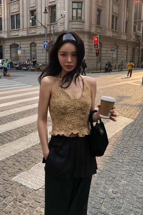 플라워 패턴 홀터 탑_베이지
