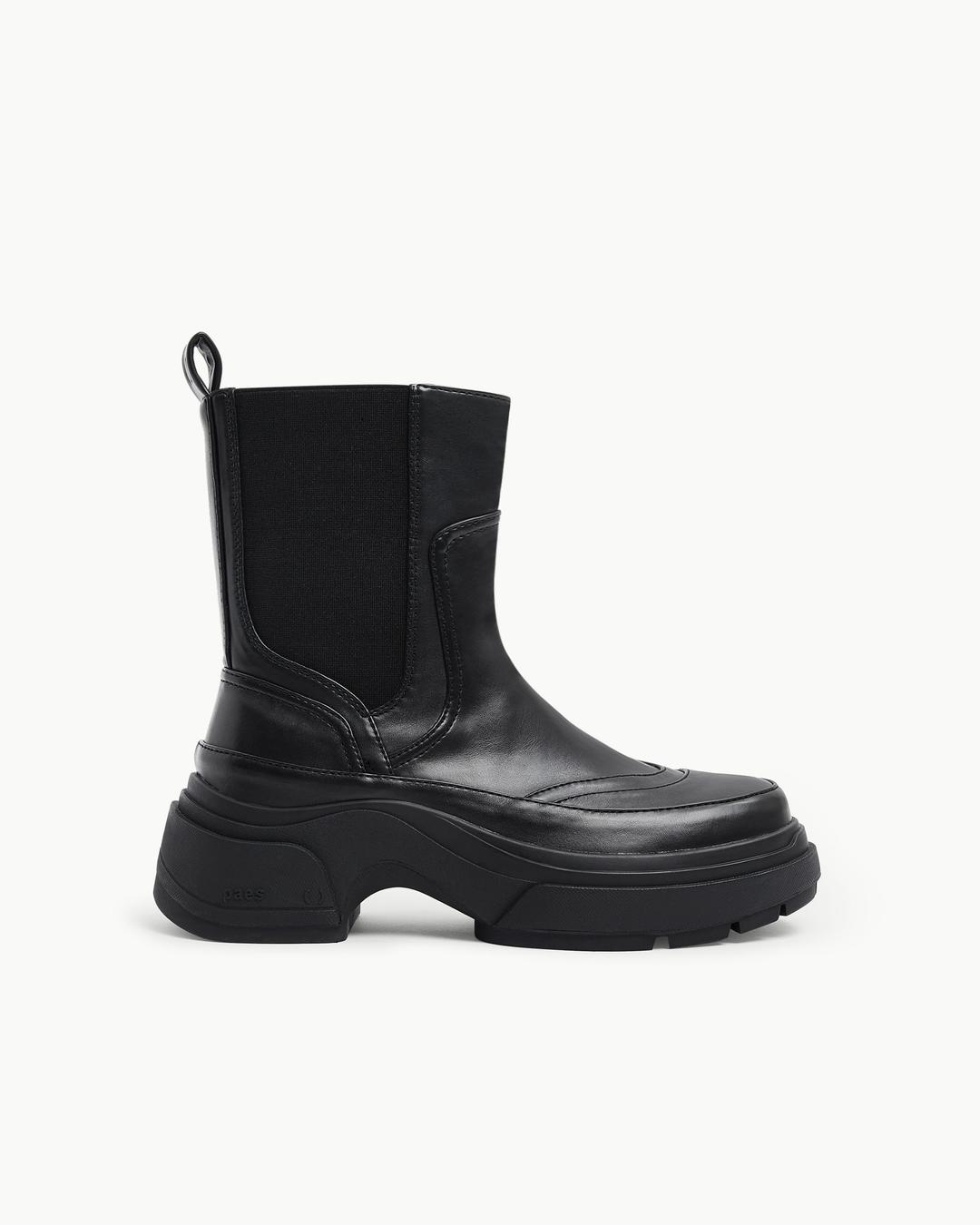 Layer Chelsea Boots / Black