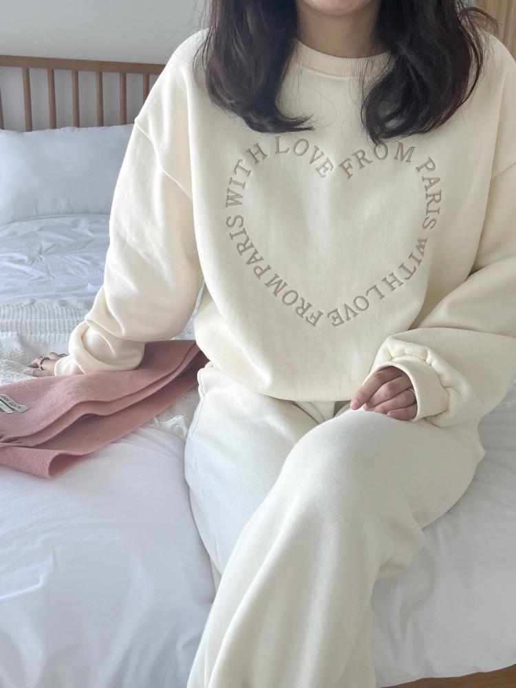 하트 자수 레터링 기모 맨투맨 (베이비핑크,크림) 당일발송