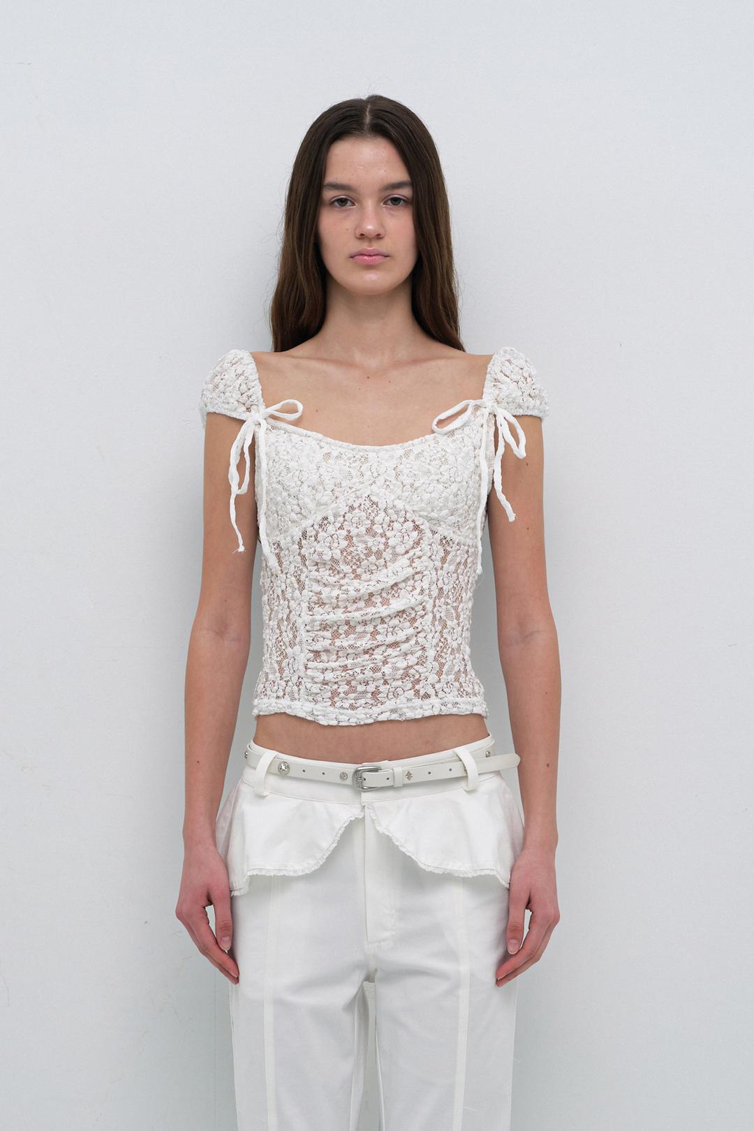 LACE CREASE SHIRRING HALF TOP / WHITE