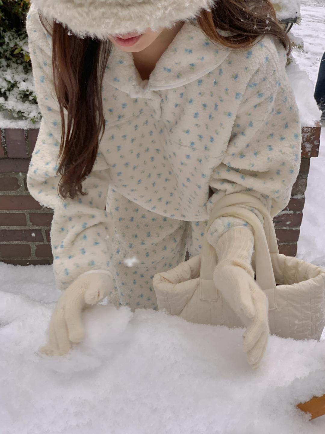 어베인 💕URBANE MADE💕 쁘띠 플라워 부클 기모 아노락 (당일출고 아이보리)