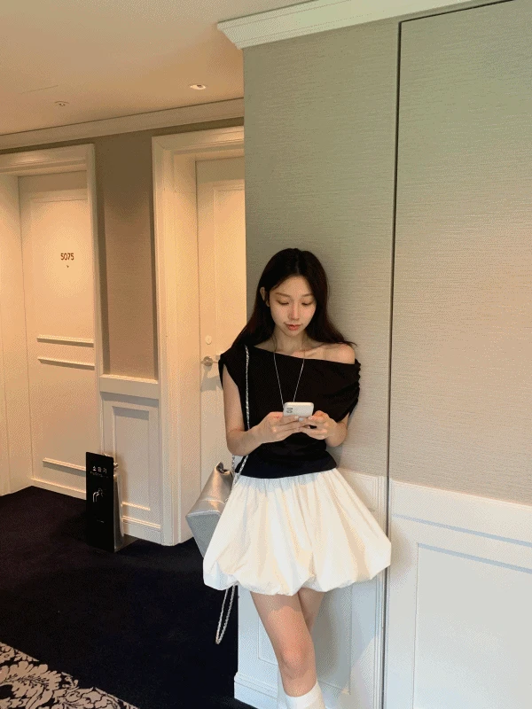 셀린 드레이프 원숄더 탑