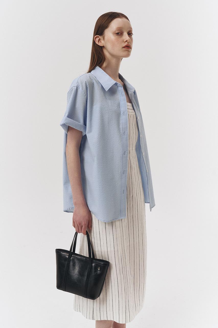 [EXCLUSIVE] BOYFRIEND SEERSUCKER SHIRT LIGHT BLUE