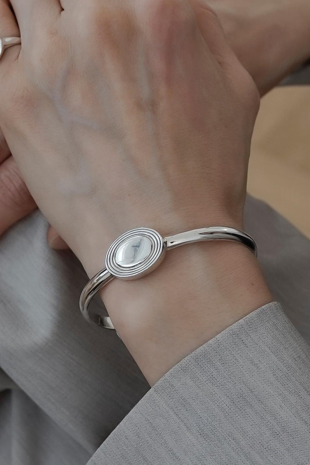 VESTIGE BANGLE