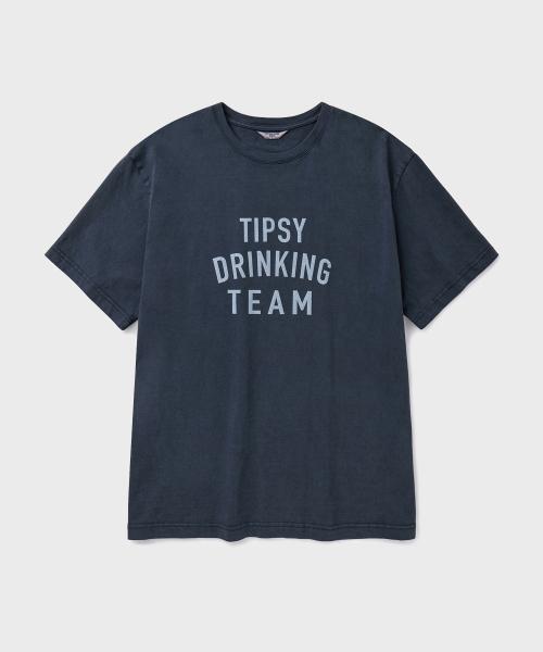 [V2] TIPSY DRINKING TEAM PRINTED T-SHIRT [DYED NAVY]