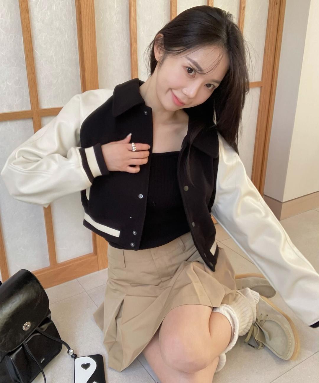 [에이프롬, 빛날영 PICK] 크롭 바시티 자켓_SPJAE12G11