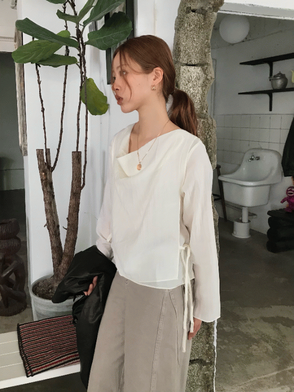 실키 랩 블라우스