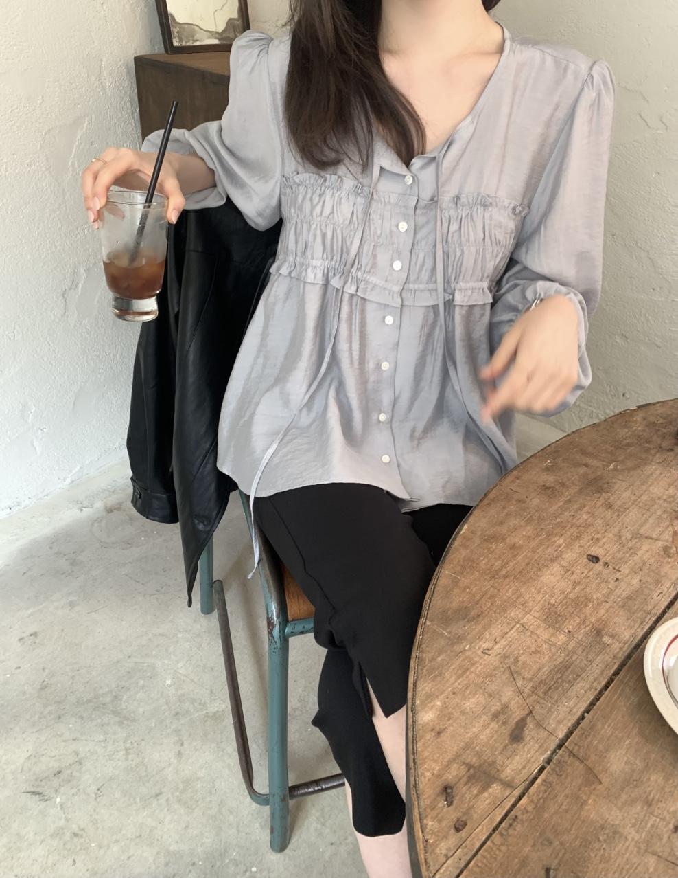 어파트오브 스모크 프릴 블라우스 (2col)