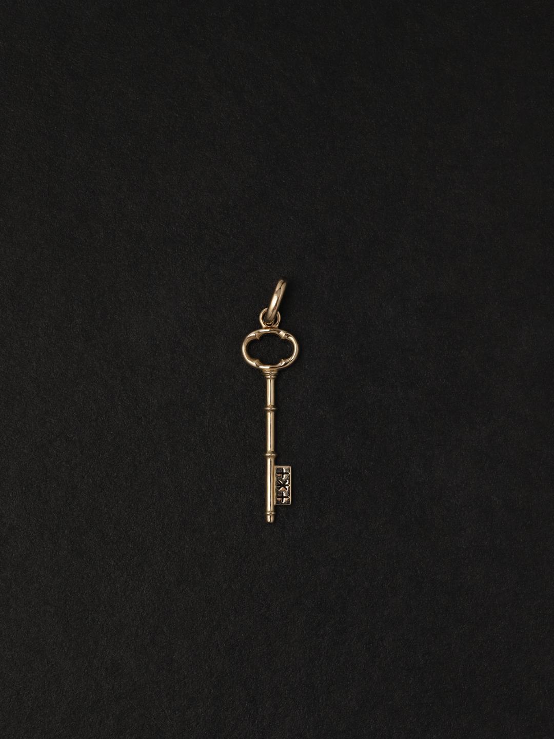 cle de chance pendant: oval.