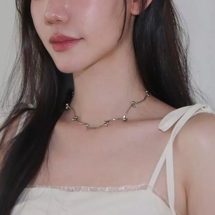 FLOWER BONE NECKLACE