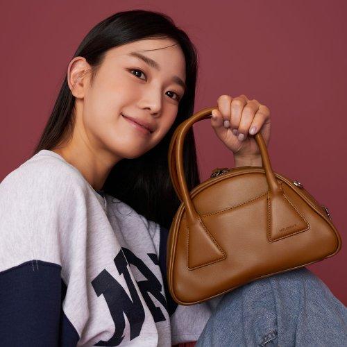 클램(Clam) 토트백 Almond