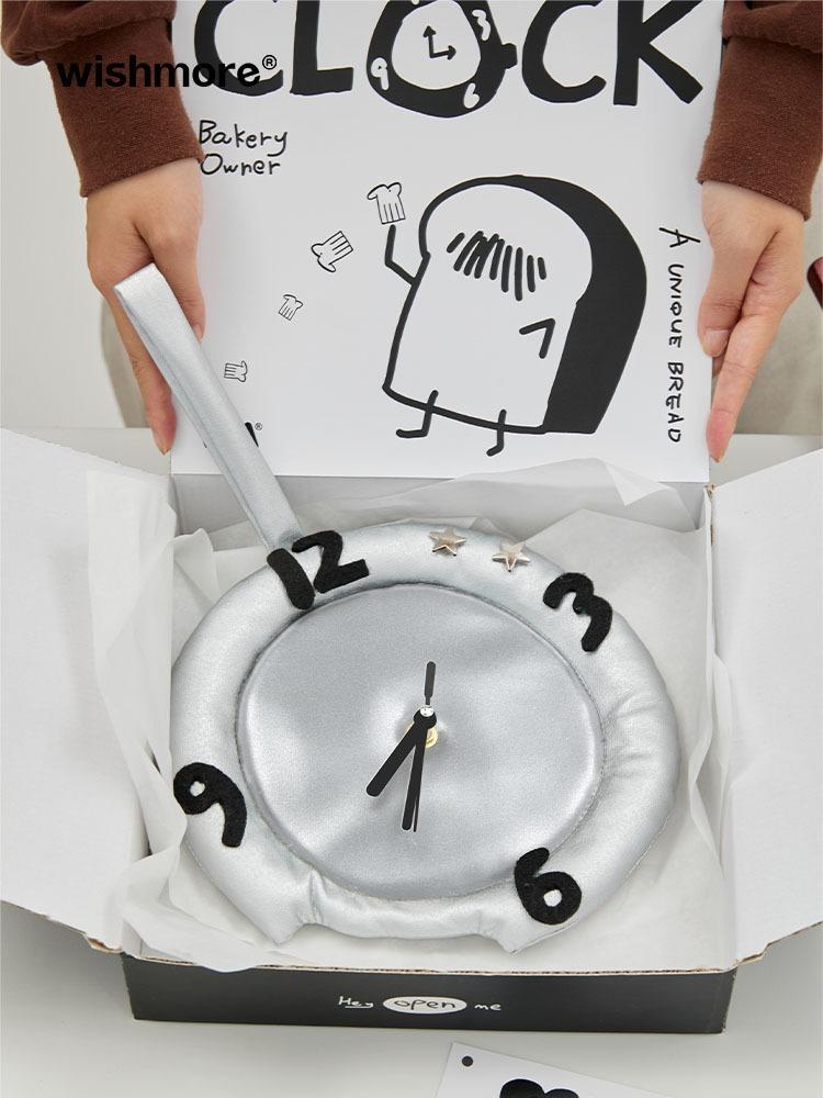 WISHMORE 겨울 컬렉션 한입 베어 문 피자 시계 (3종)