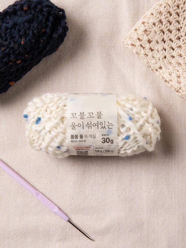 꼬불꼬불 울이 섞여있는 폼폼 울 뜨개실 30g 아이보리