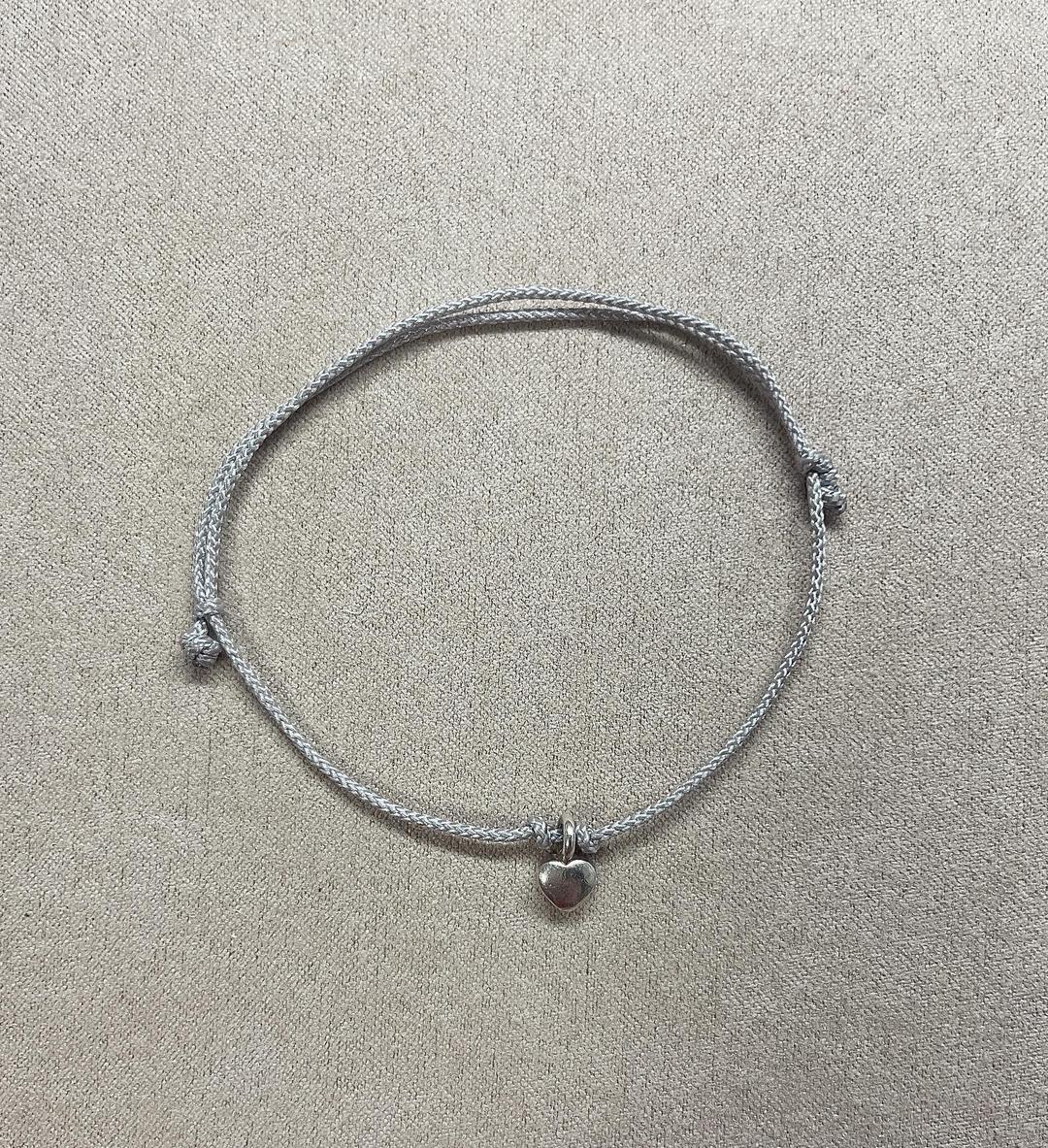 Dangling heart string bracelet