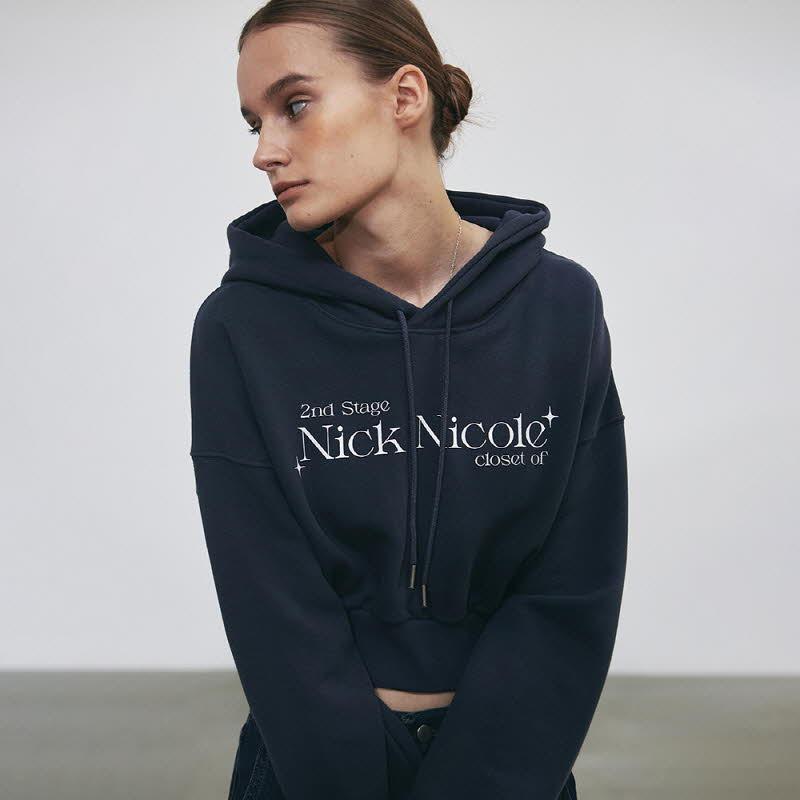 [유튜버Pick] NICOLE SIGNATURE LOGO CROP HOODY_NAVY