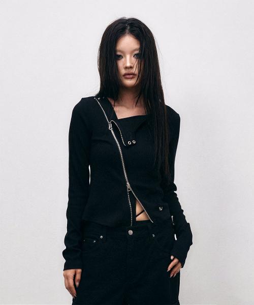 DIAGONAL ZIP UP TOP BLACK