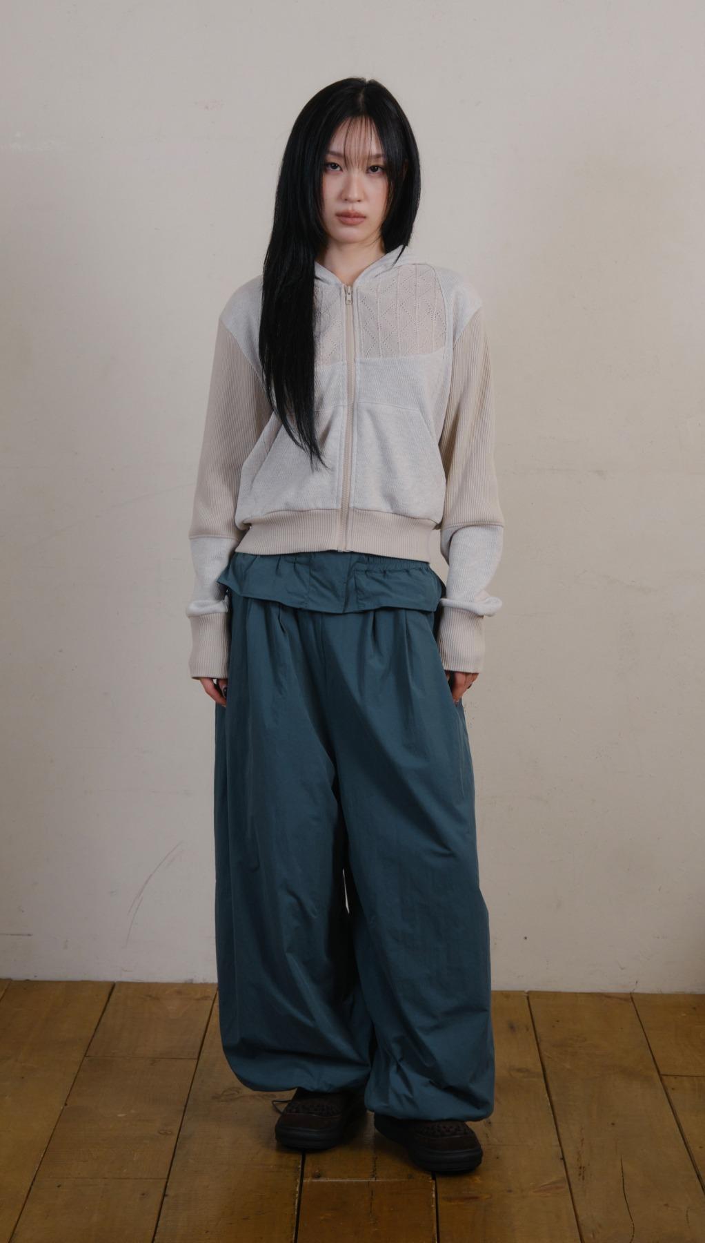 NOSTALGIC  HOODED ZIP-UP (IVORY)