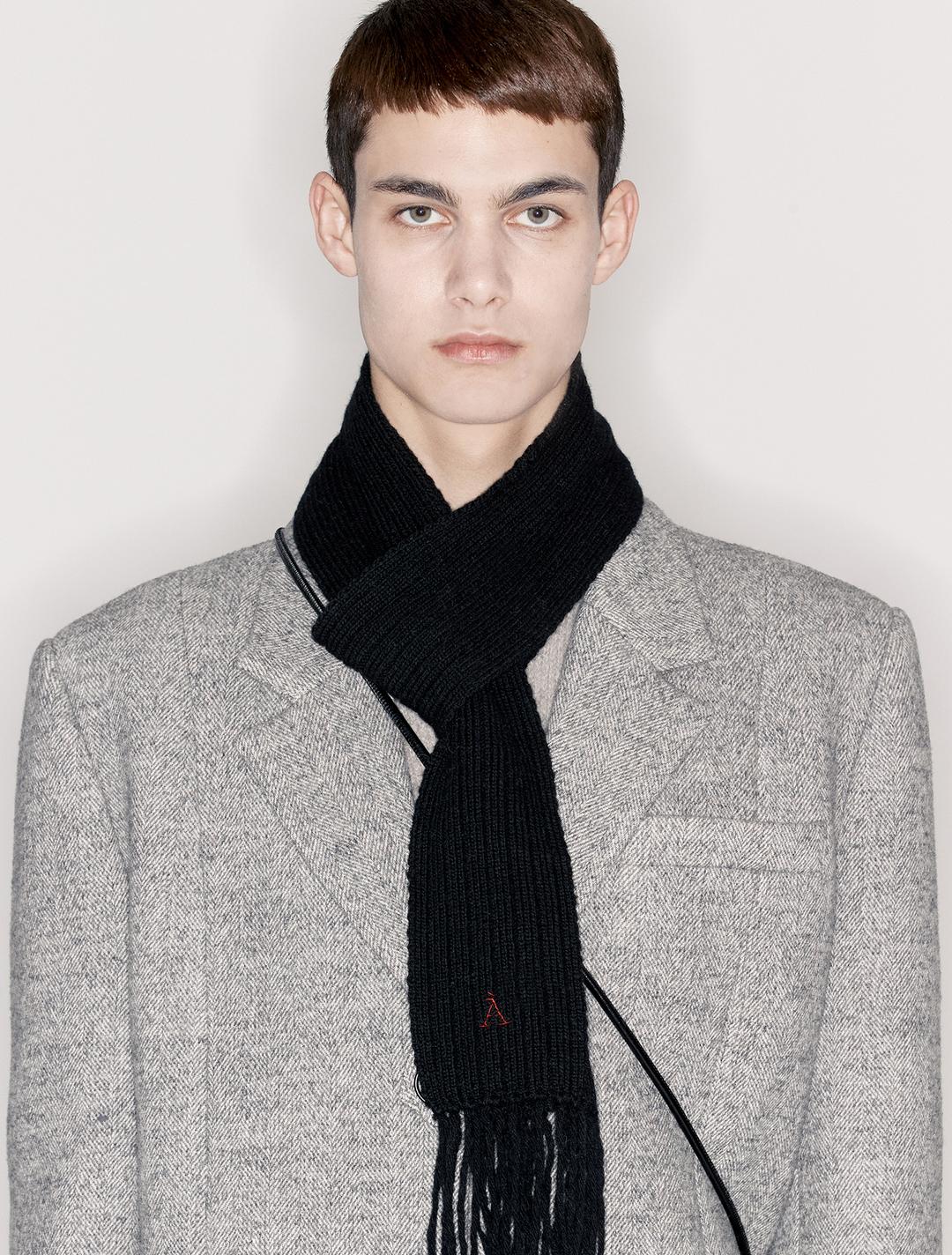 À 로고 캐시미어 니트 머플러 (블랙)