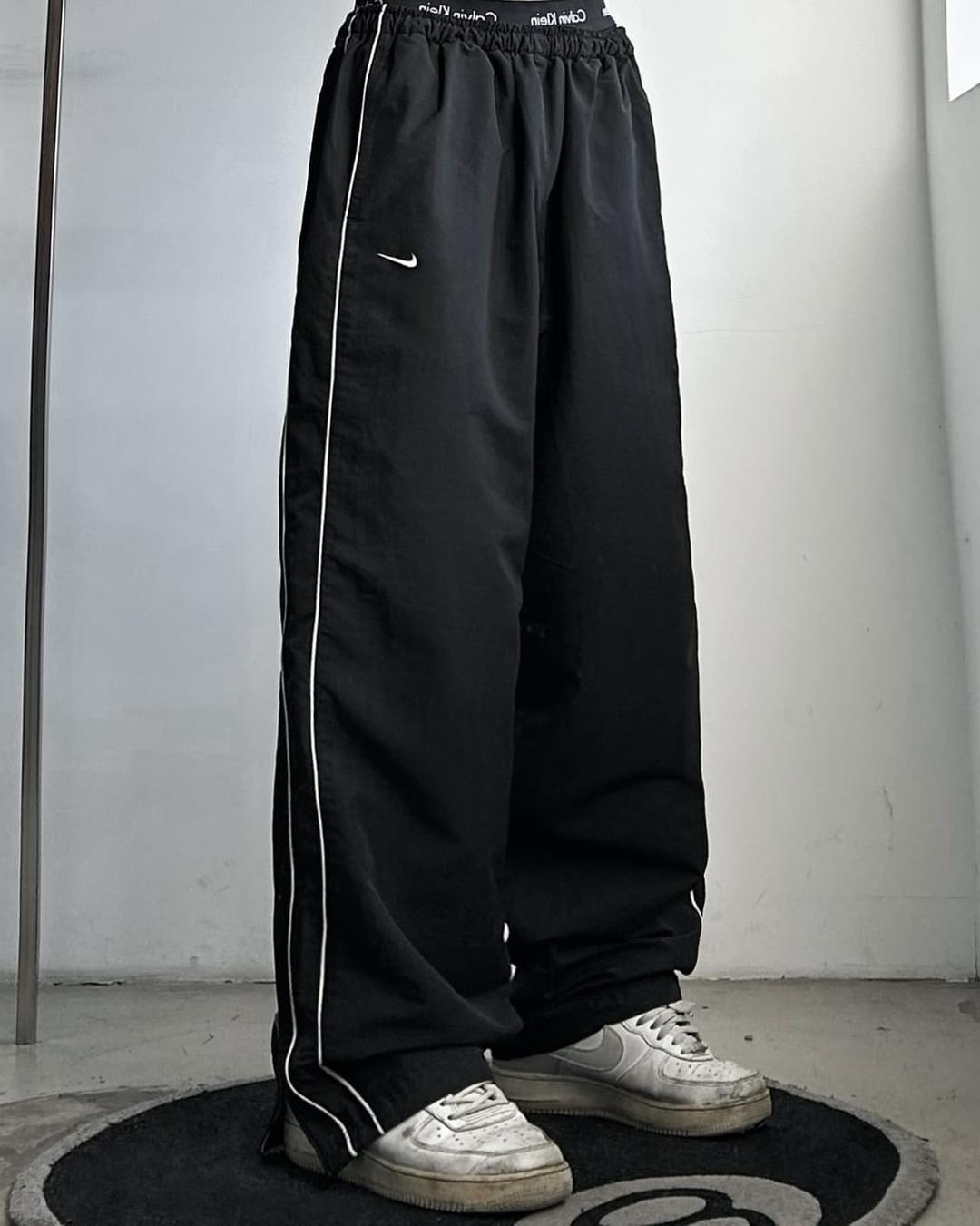 나이키 90‘s 스우시 사이드라인 와이드 우븐 팬츠 | 후루츠패밀리