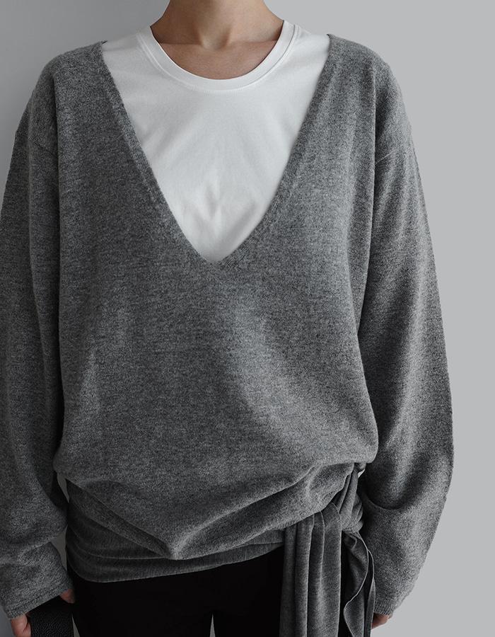 [by LAROOM] 페이브딥V니트