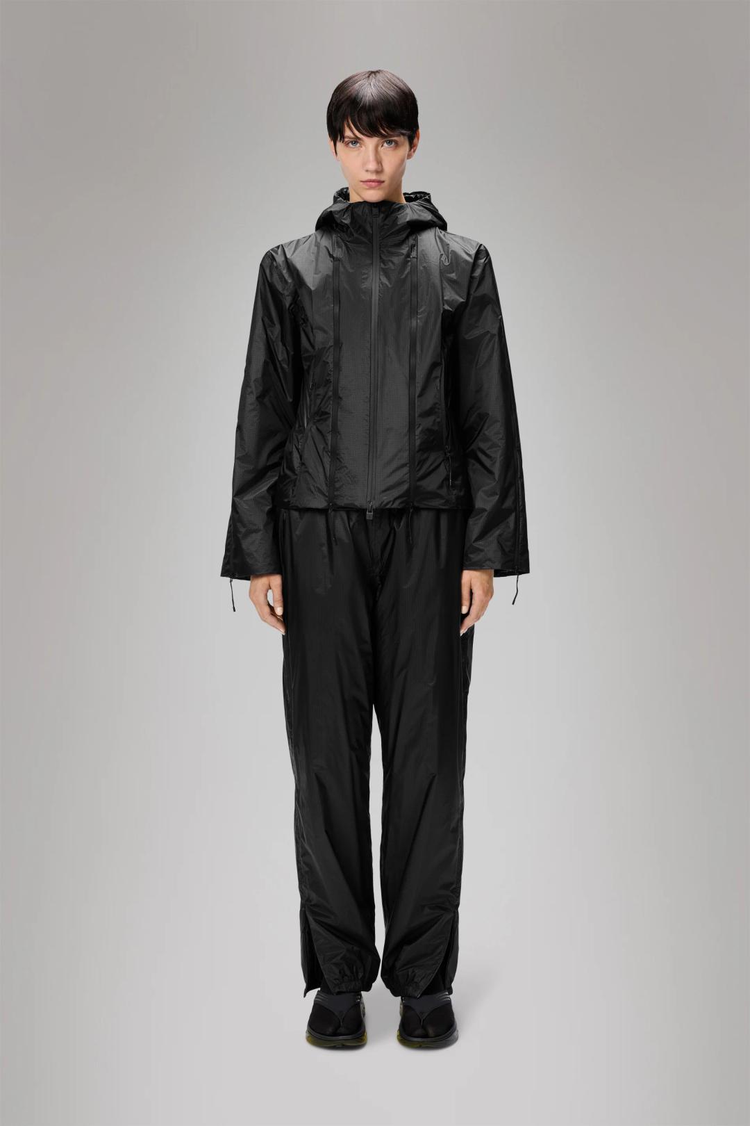 Rains® Kauto Vision Insulated Curve Jacket en Black pour 279€ | Livraison Gratuite