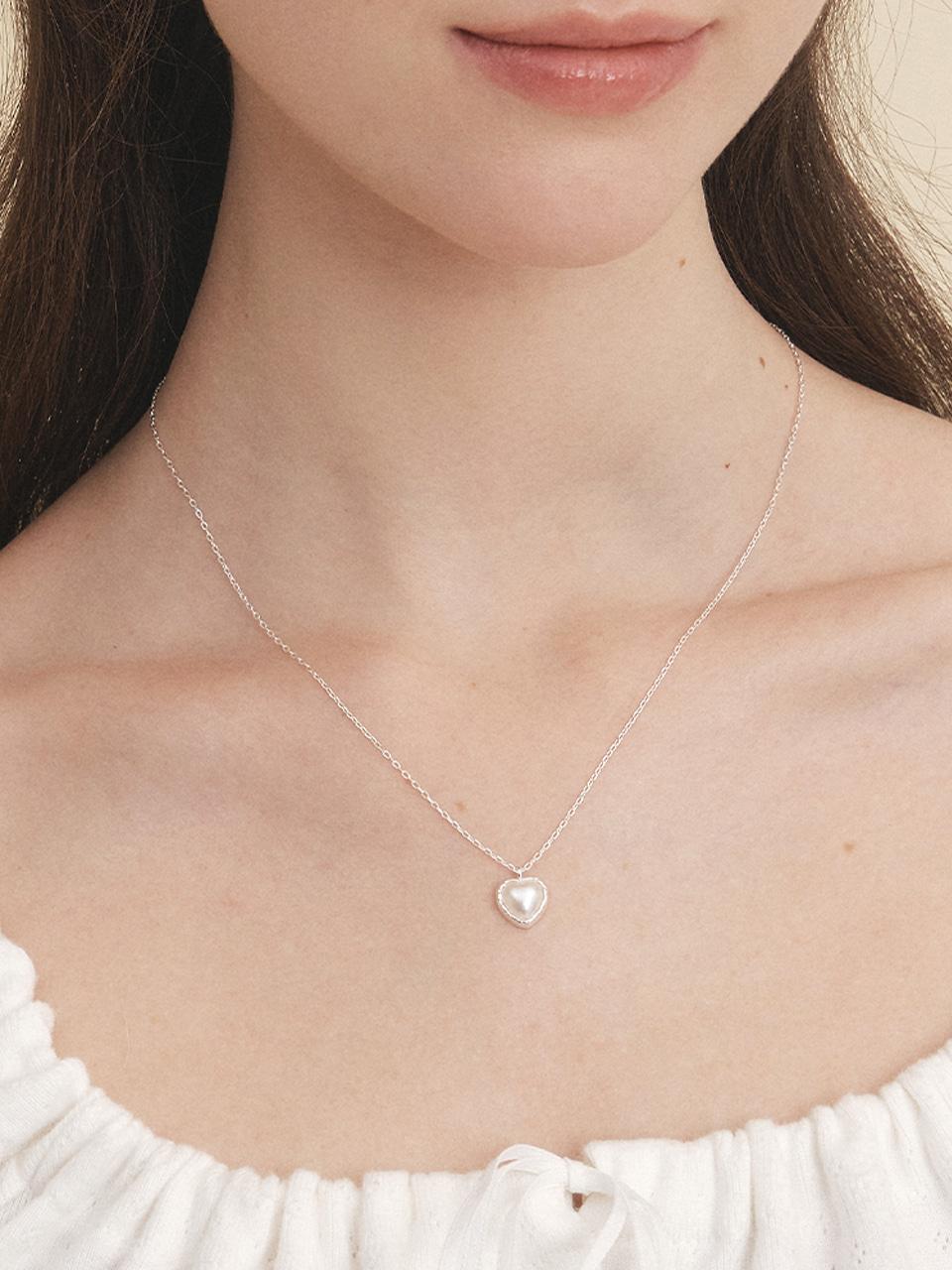 snow white pearl necklace