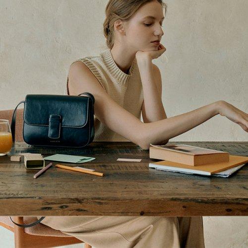 에센셜 SM 플랩 크로스백 BE2SF328-10