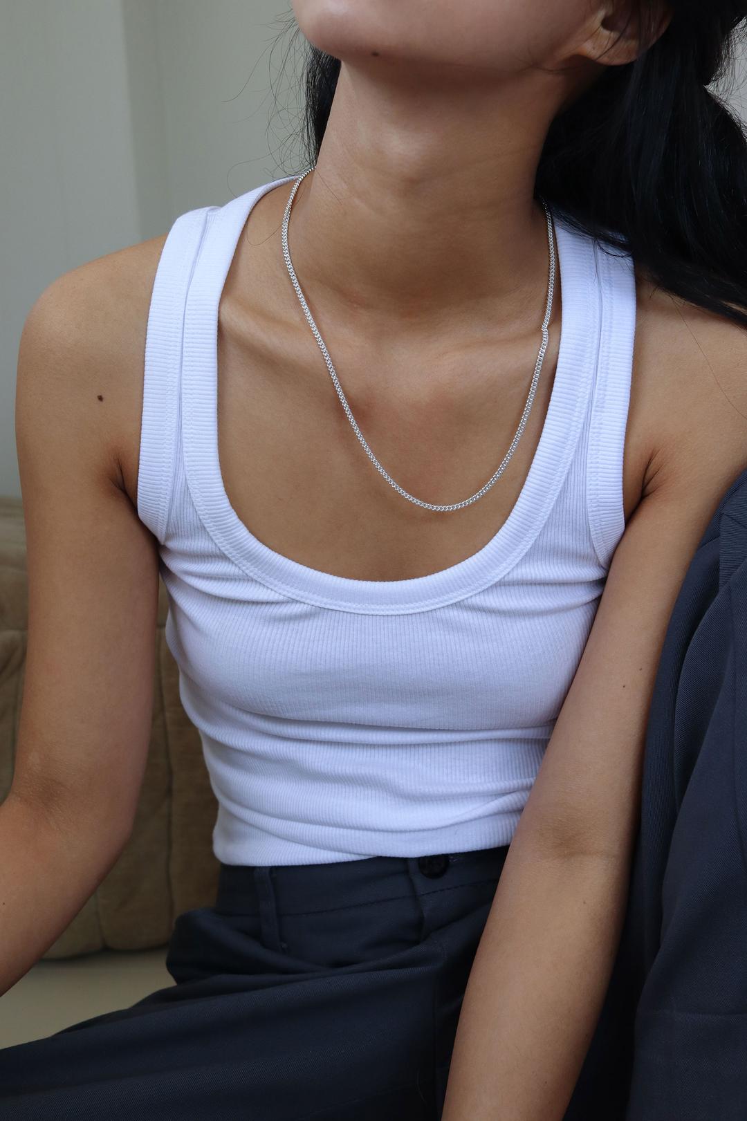 Fluttering necklace