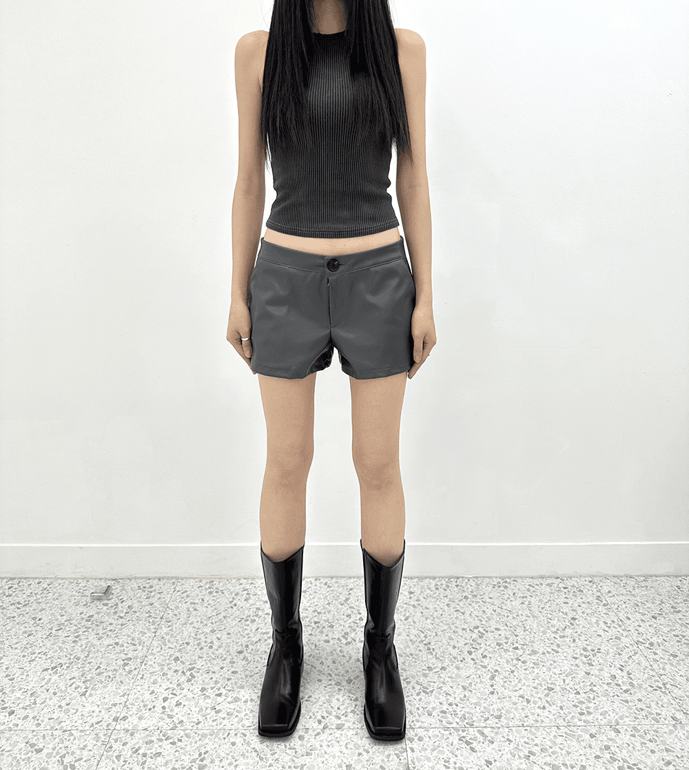 LEATHER LOW RISE SHORTS [CHARCOAL]