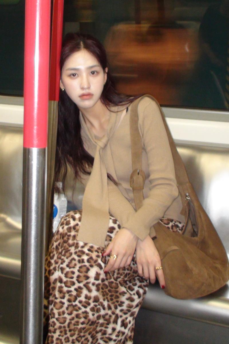 V-neck Muffler Knit (beige)