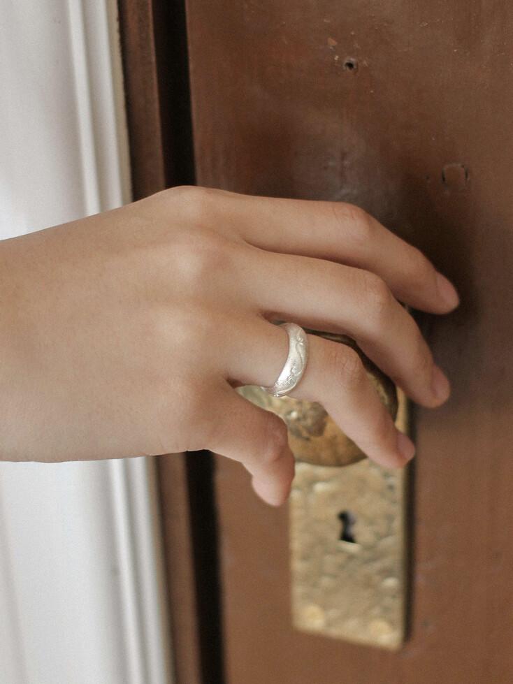 Wallpaper ring (bold)