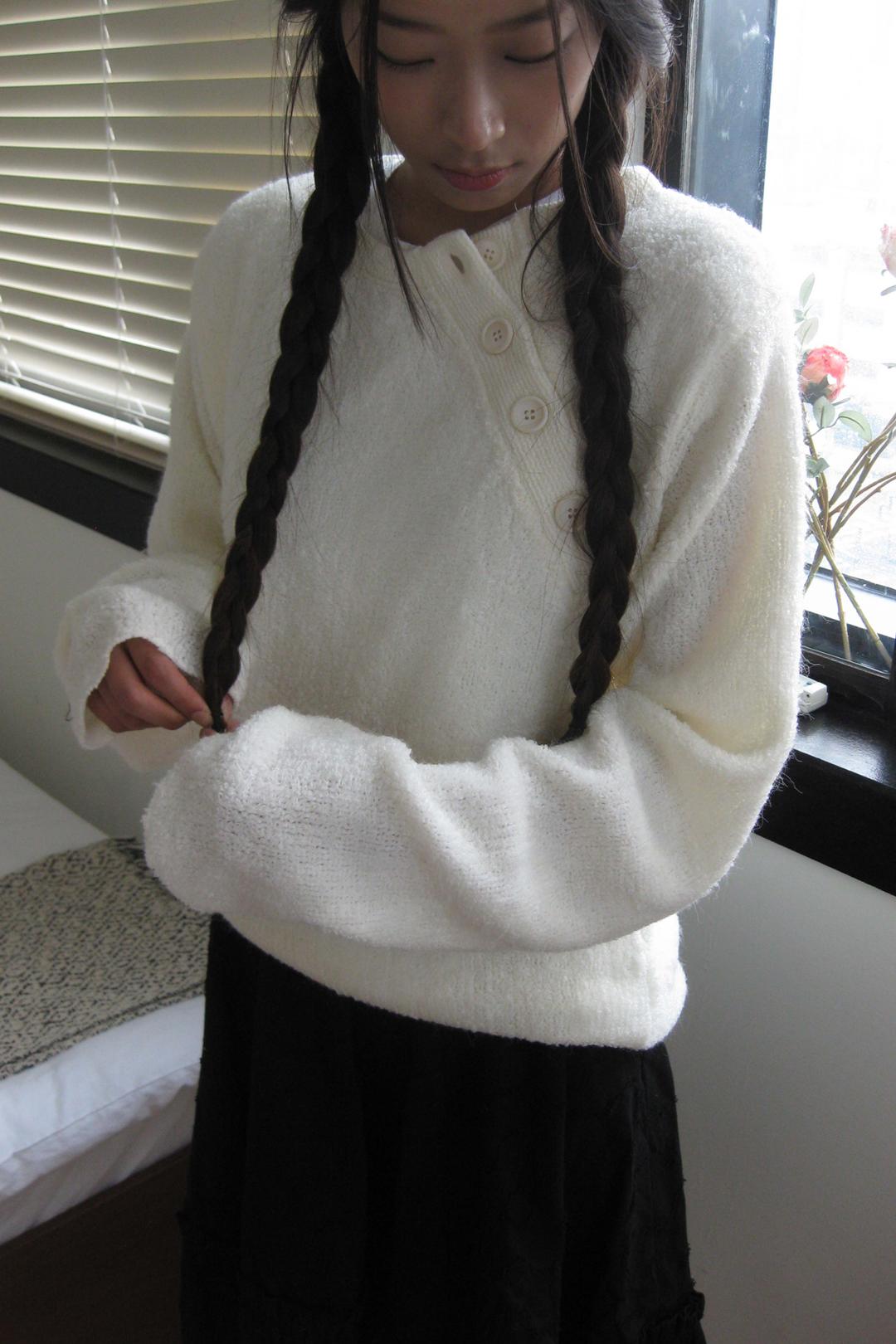 Side button up knit