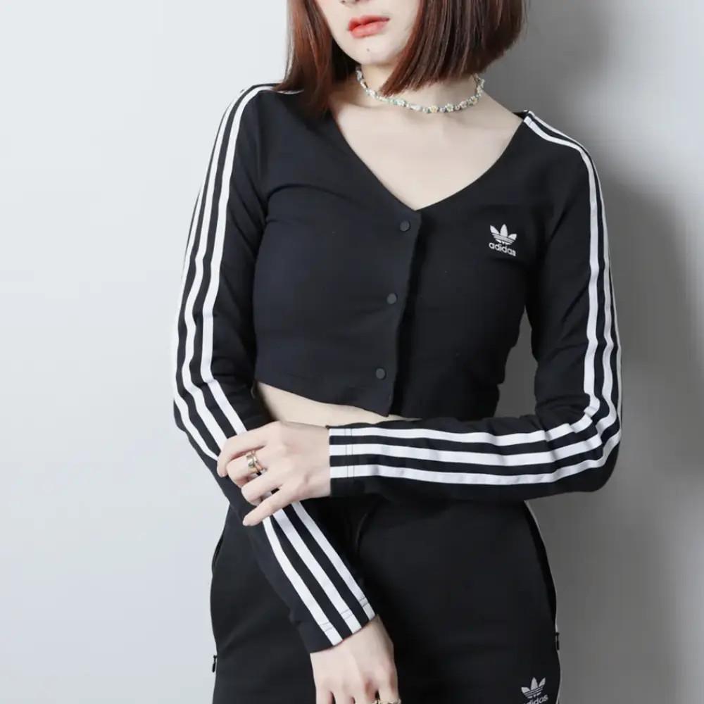 아디다스 오리지널 트레포일 착용감 좋은 여성 삼선 스냅 버튼 크롭 가디건 티셔츠 블랙