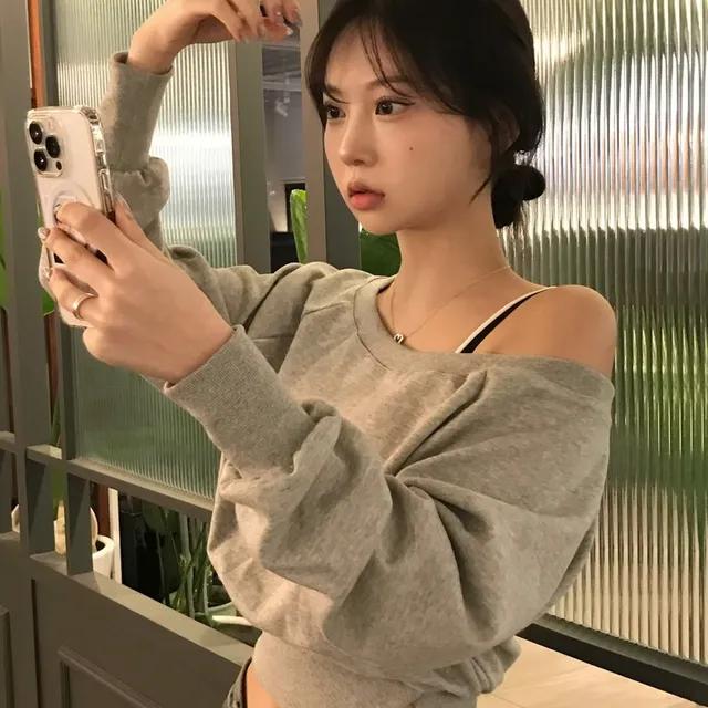 투웨이 오프숄더 슬릿 크롭 맨투맨