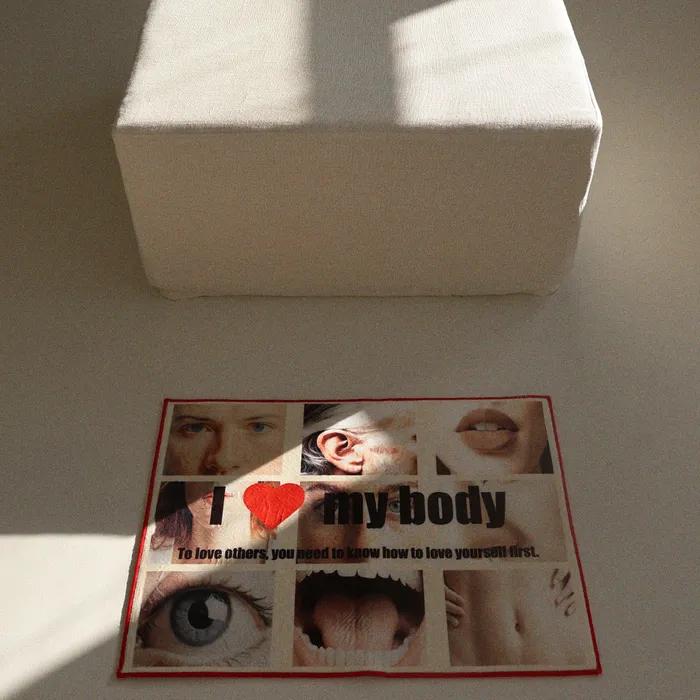 [29CM 단독]I love my body rug 아이 러브 마이 바디 러그