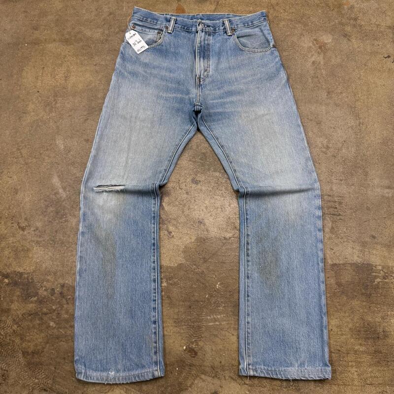 (32) Levi's 517 Distressed Bootcut Denim Pants (Lpt.1993)