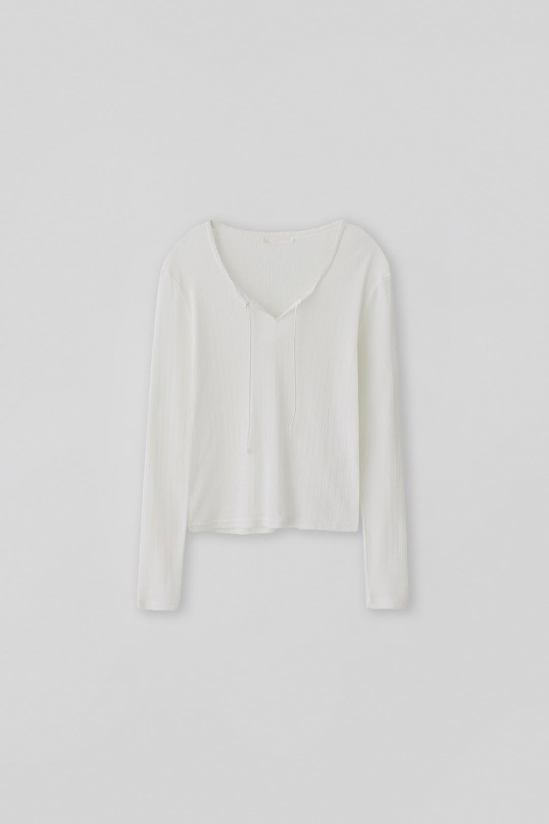 (1st re-stock) T/T Faint eyelet sleeve top (white)