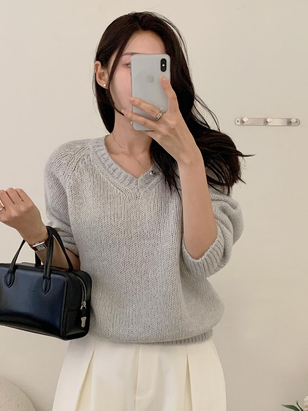 멀버리 브이넥 니트