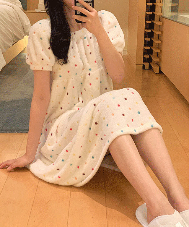 [포근,따뜻🔥] 캔디 팝핑 땡땡이 도트 오프숄더 극세사 헤어 밴드 세트 잠옷 수면 원피스