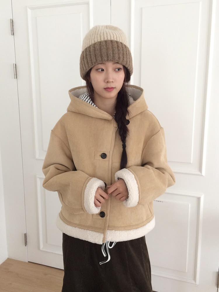 [리버시블] 버터 배색 포켓 버튼 후드 무스탕 (2color)