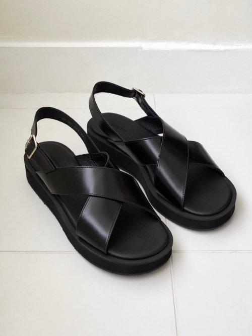 platform sandals (black)