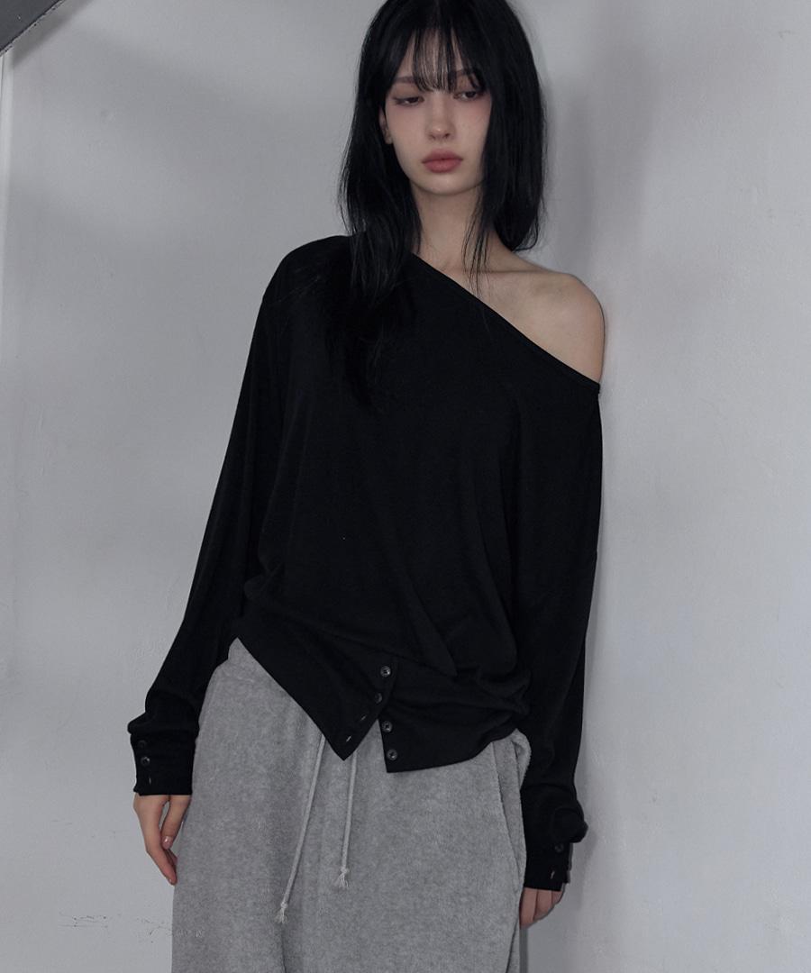 [11/12 예약배송] Off-Shoulder Button Tee Black